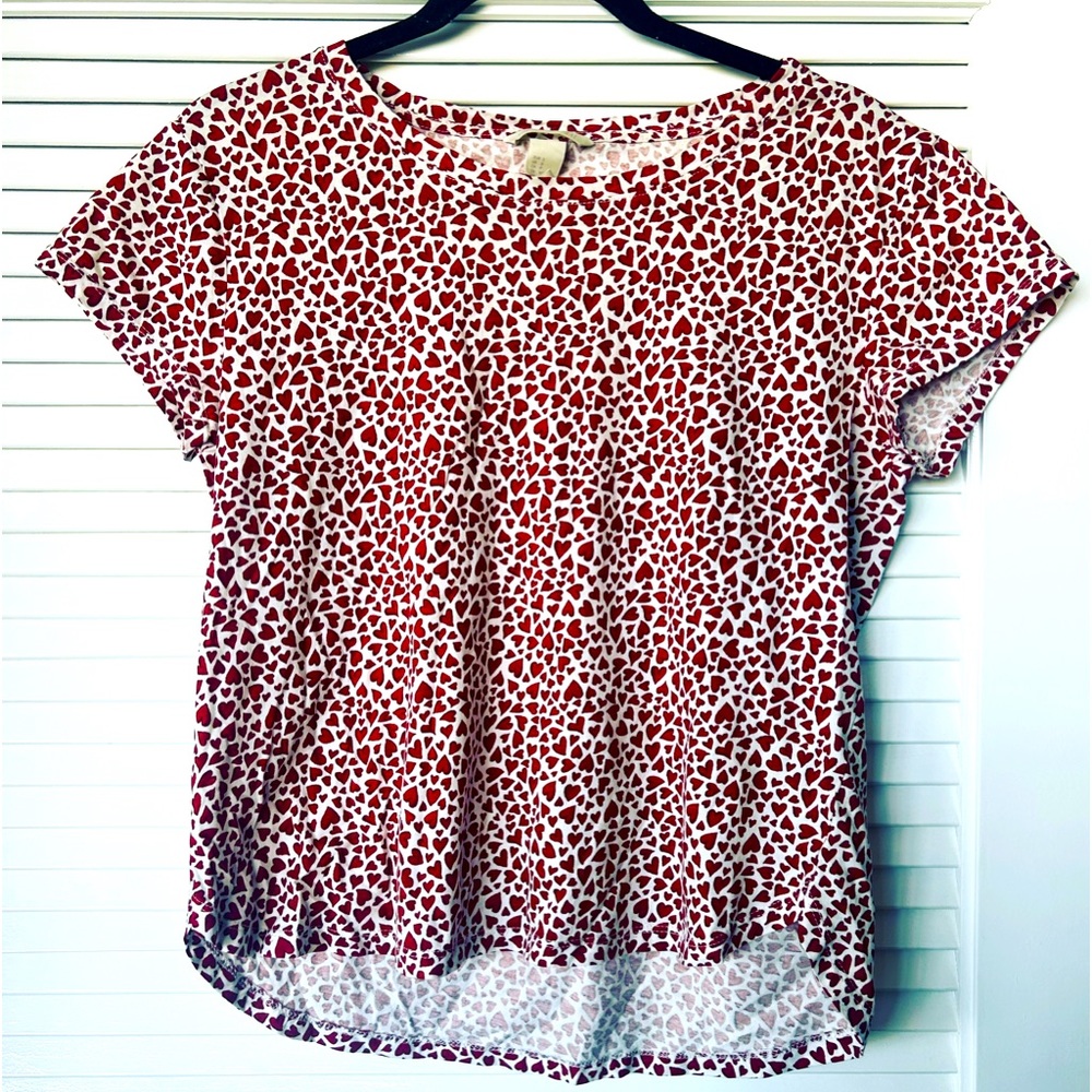 H&M hearts t-shirt like new never worn size small